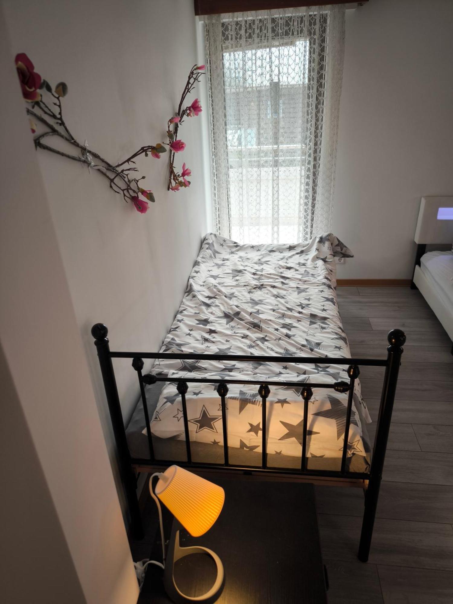 Private Guesthouse Mt ดอสเซนไฮม์ ภายนอก รูปภาพ