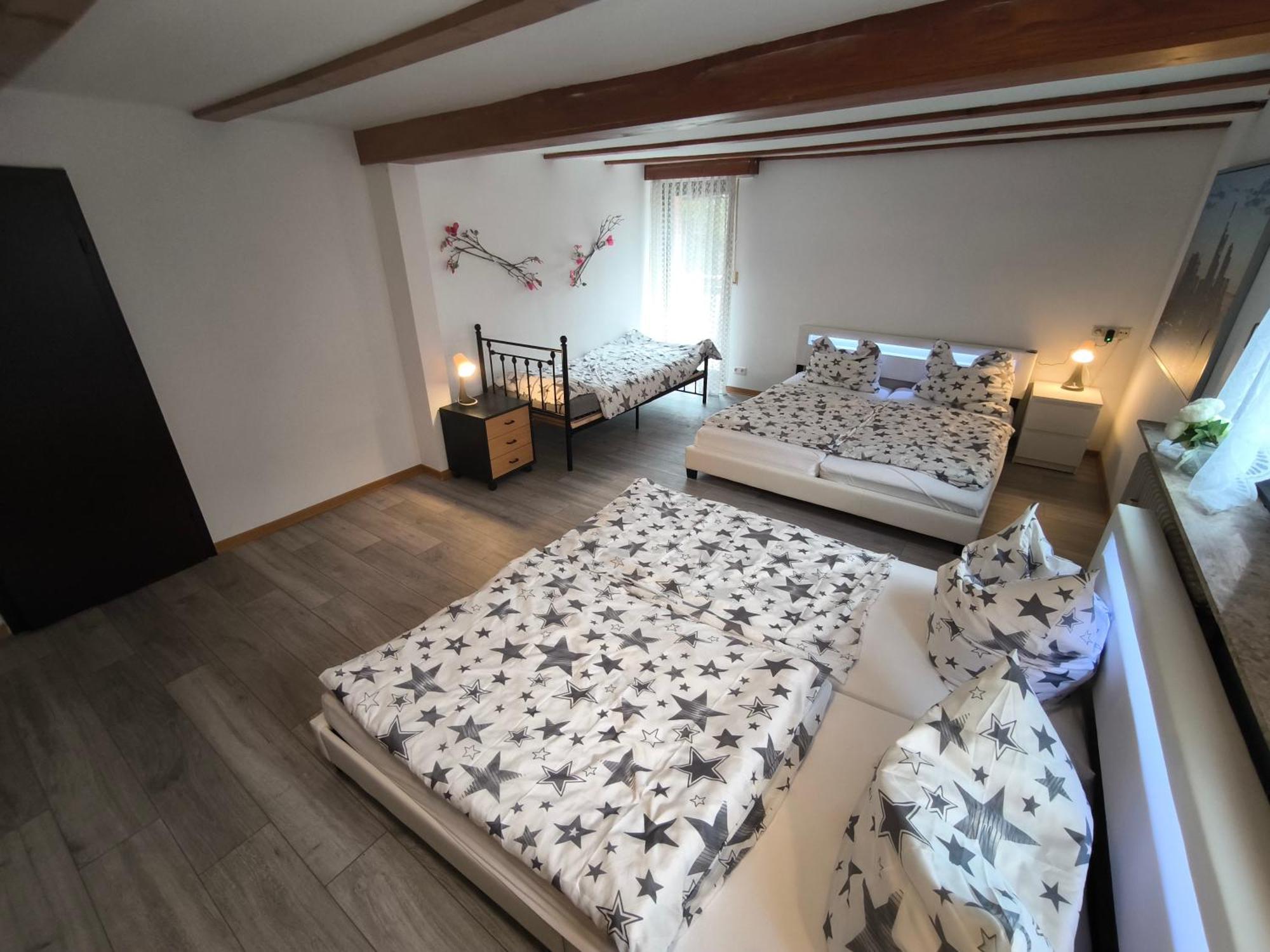 Private Guesthouse Mt ดอสเซนไฮม์ ภายนอก รูปภาพ